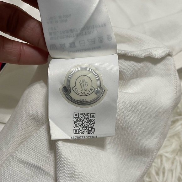 Like New Men’s Size Small MONCLER Chenille Logo Patch Polo Shirt White/Black/Red - Picture 16 of 16